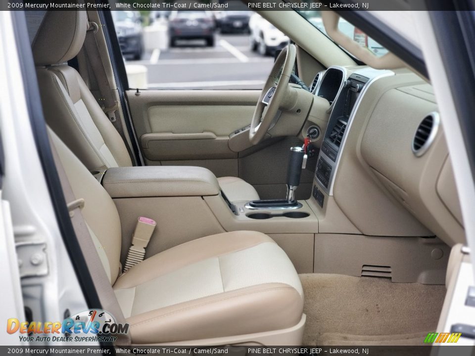 Front Seat of 2009 Mercury Mountaineer Premier Photo #27