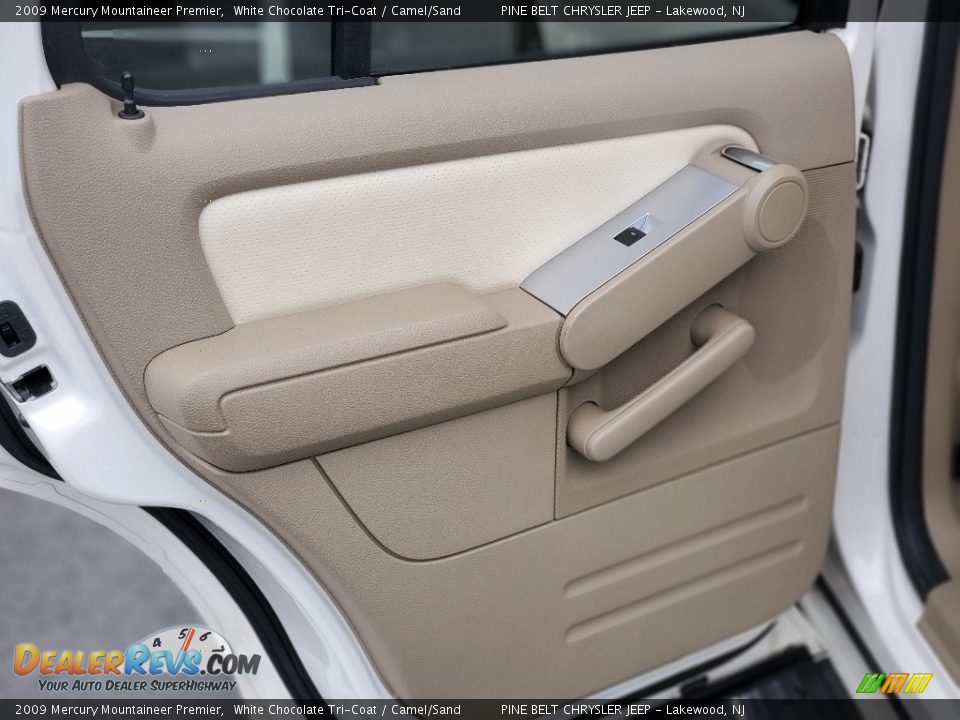 Door Panel of 2009 Mercury Mountaineer Premier Photo #32