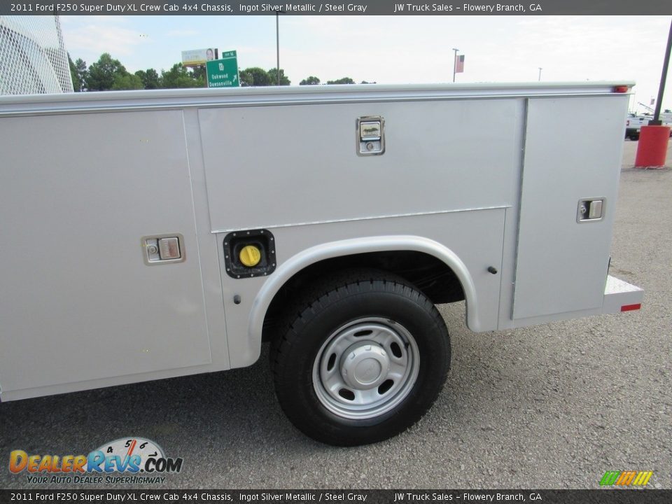 2011 Ford F250 Super Duty XL Crew Cab 4x4 Chassis Ingot Silver Metallic / Steel Gray Photo #9