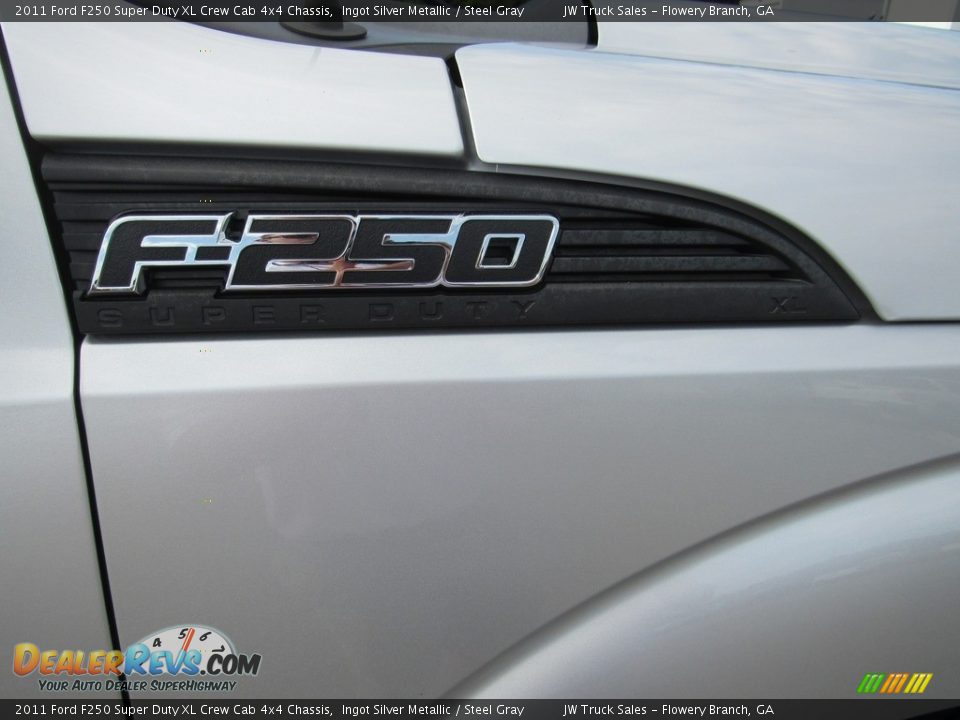 2011 Ford F250 Super Duty XL Crew Cab 4x4 Chassis Ingot Silver Metallic / Steel Gray Photo #21