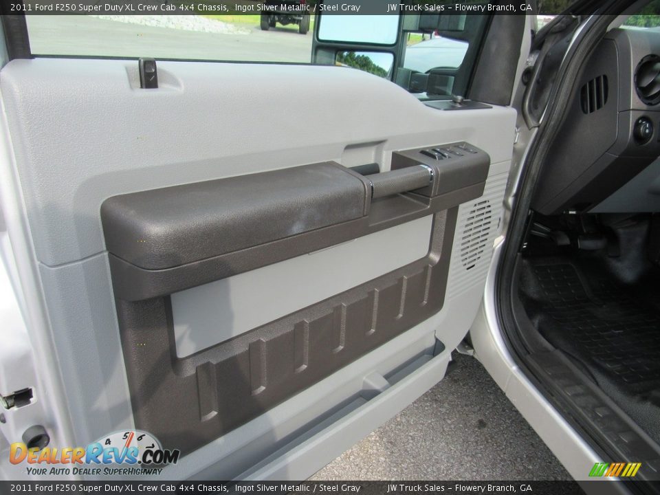 2011 Ford F250 Super Duty XL Crew Cab 4x4 Chassis Ingot Silver Metallic / Steel Gray Photo #24