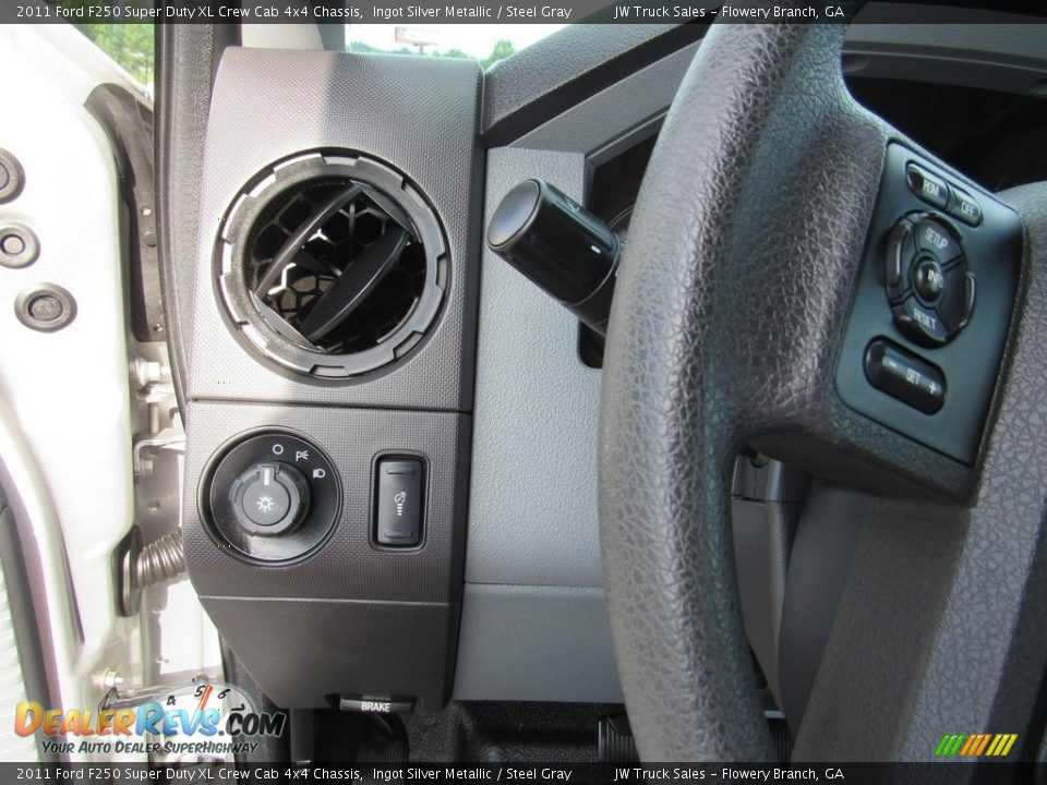 2011 Ford F250 Super Duty XL Crew Cab 4x4 Chassis Ingot Silver Metallic / Steel Gray Photo #32