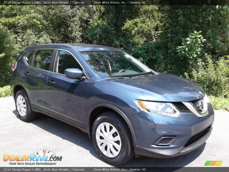 Front 3/4 View of 2016 Nissan Rogue S AWD Photo #6