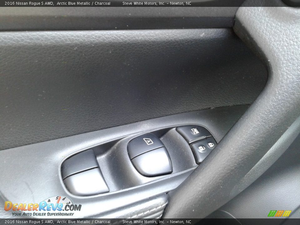 Door Panel of 2016 Nissan Rogue S AWD Photo #11