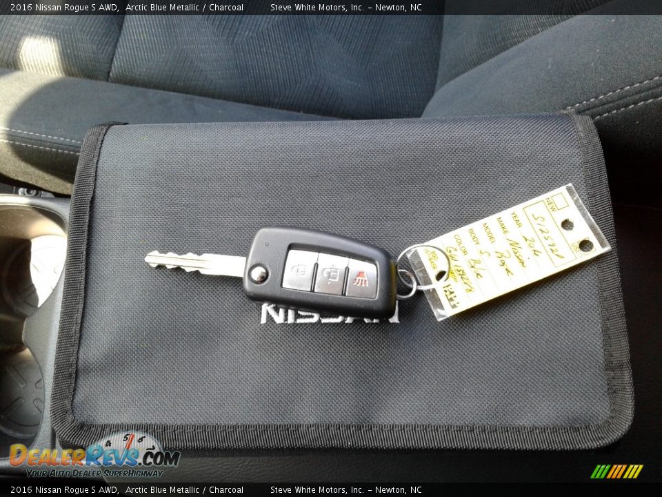 Keys of 2016 Nissan Rogue S AWD Photo #26