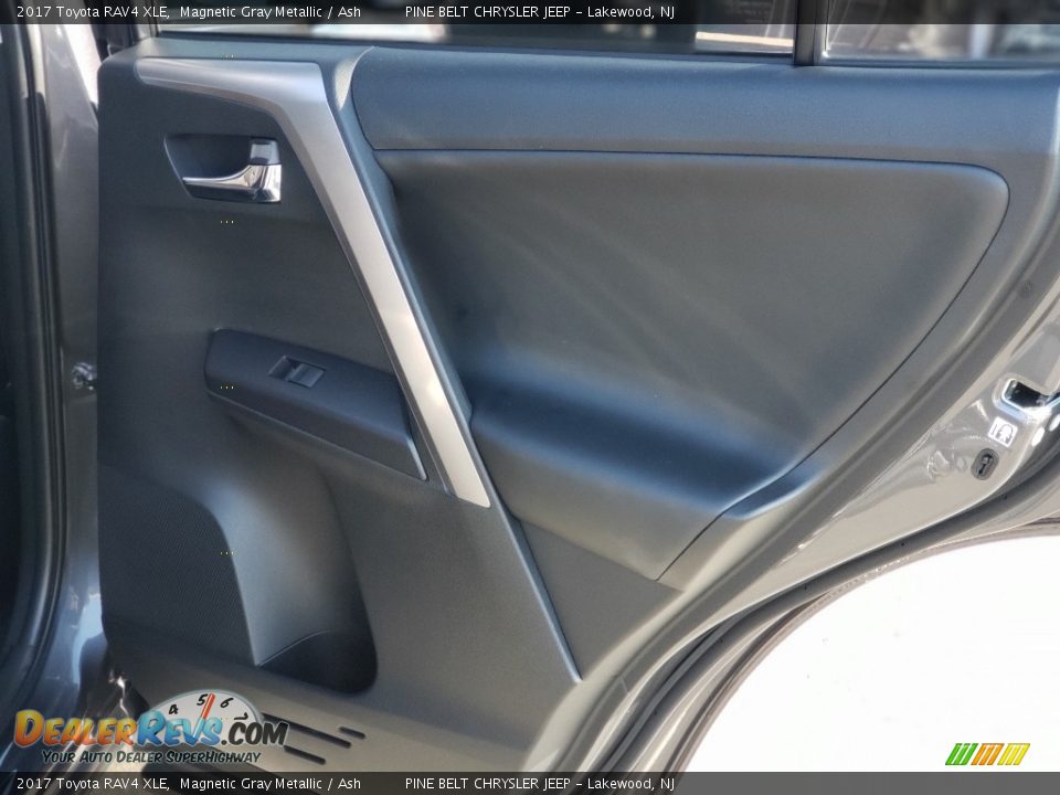 2017 Toyota RAV4 XLE Magnetic Gray Metallic / Ash Photo #28