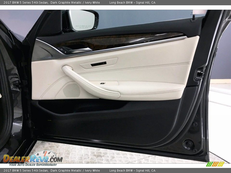 2017 BMW 5 Series 540i Sedan Dark Graphite Metallic / Ivory White Photo #24