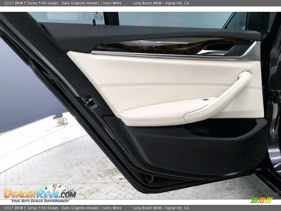2017 BMW 5 Series 540i Sedan Dark Graphite Metallic / Ivory White Photo #25