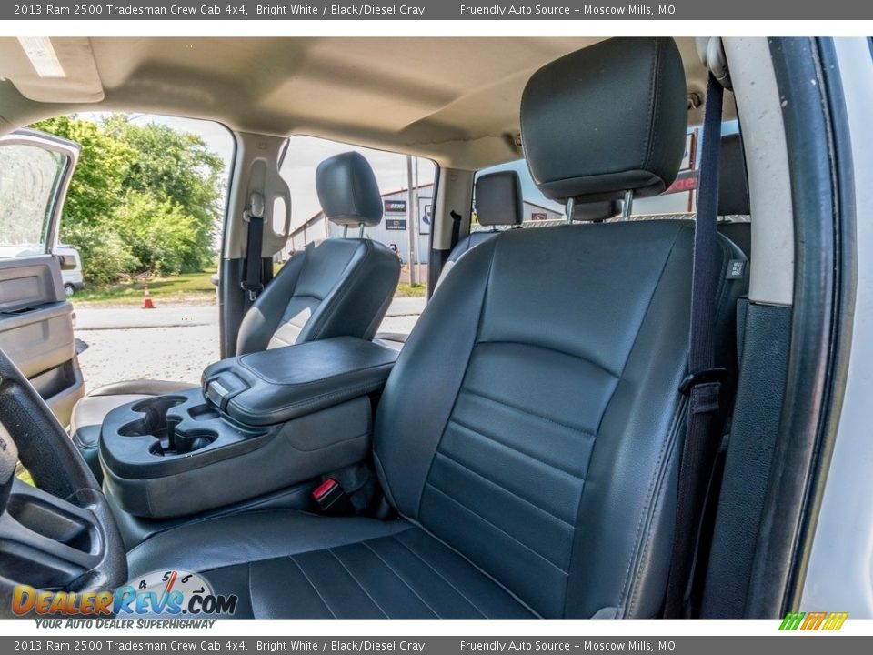 2013 Ram 2500 Tradesman Crew Cab 4x4 Bright White / Black/Diesel Gray Photo #25
