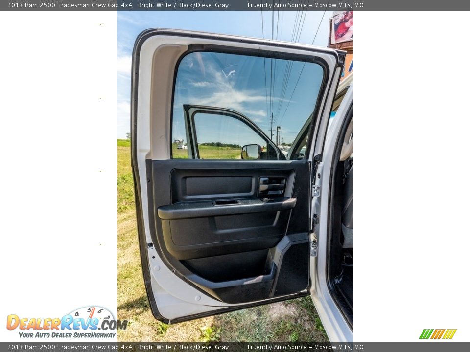 2013 Ram 2500 Tradesman Crew Cab 4x4 Bright White / Black/Diesel Gray Photo #28