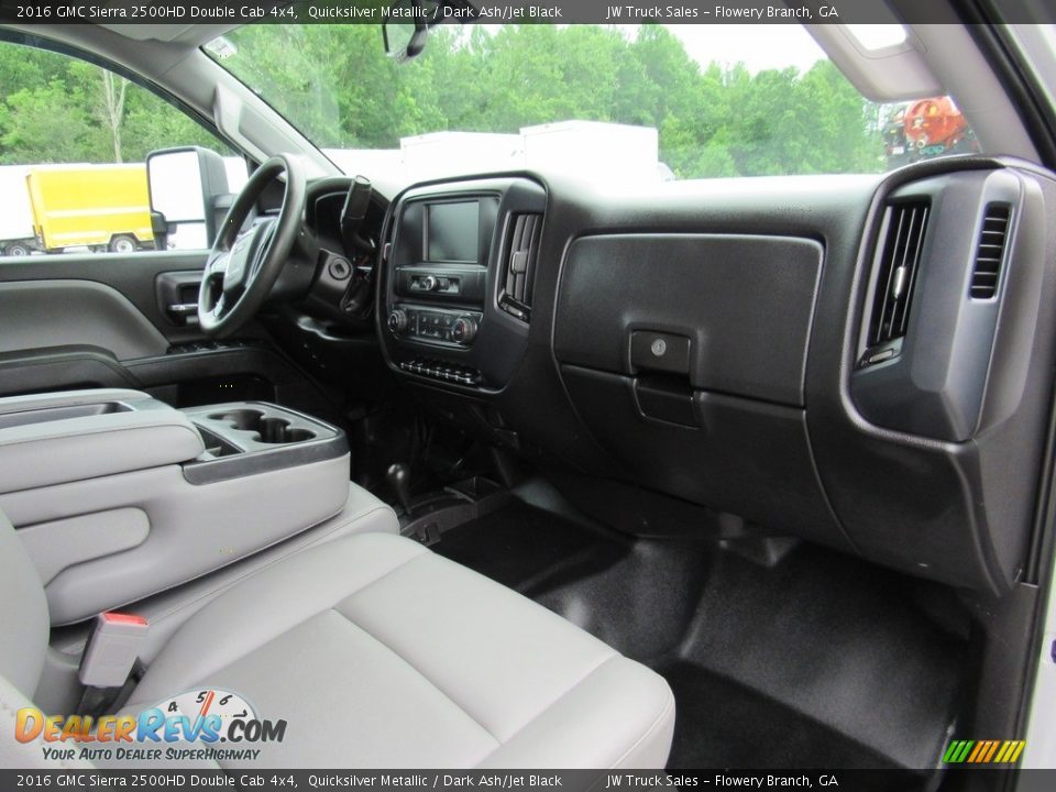 Front Seat of 2016 GMC Sierra 2500HD Double Cab 4x4 Photo #35