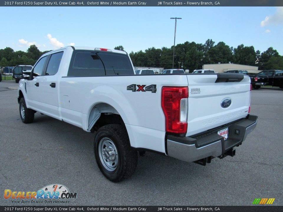 2017 Ford F250 Super Duty XL Crew Cab 4x4 Oxford White / Medium Earth Gray Photo #3