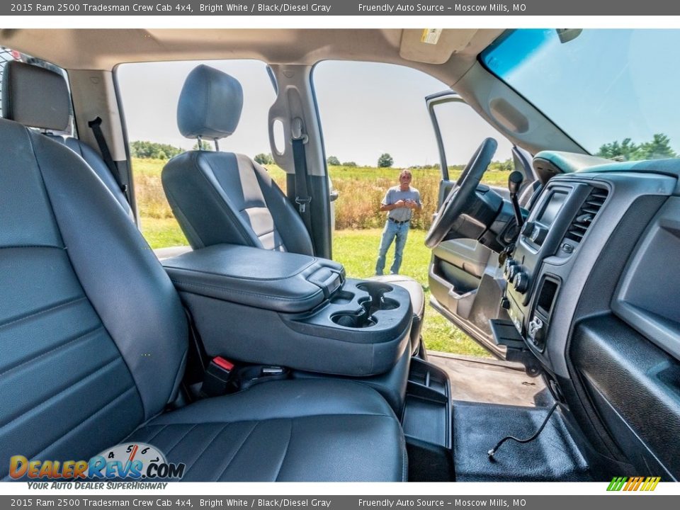 2015 Ram 2500 Tradesman Crew Cab 4x4 Bright White / Black/Diesel Gray Photo #33