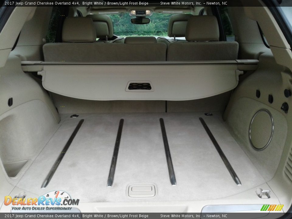 2017 Jeep Grand Cherokee Overland 4x4 Bright White / Brown/Light Frost Beige Photo #15