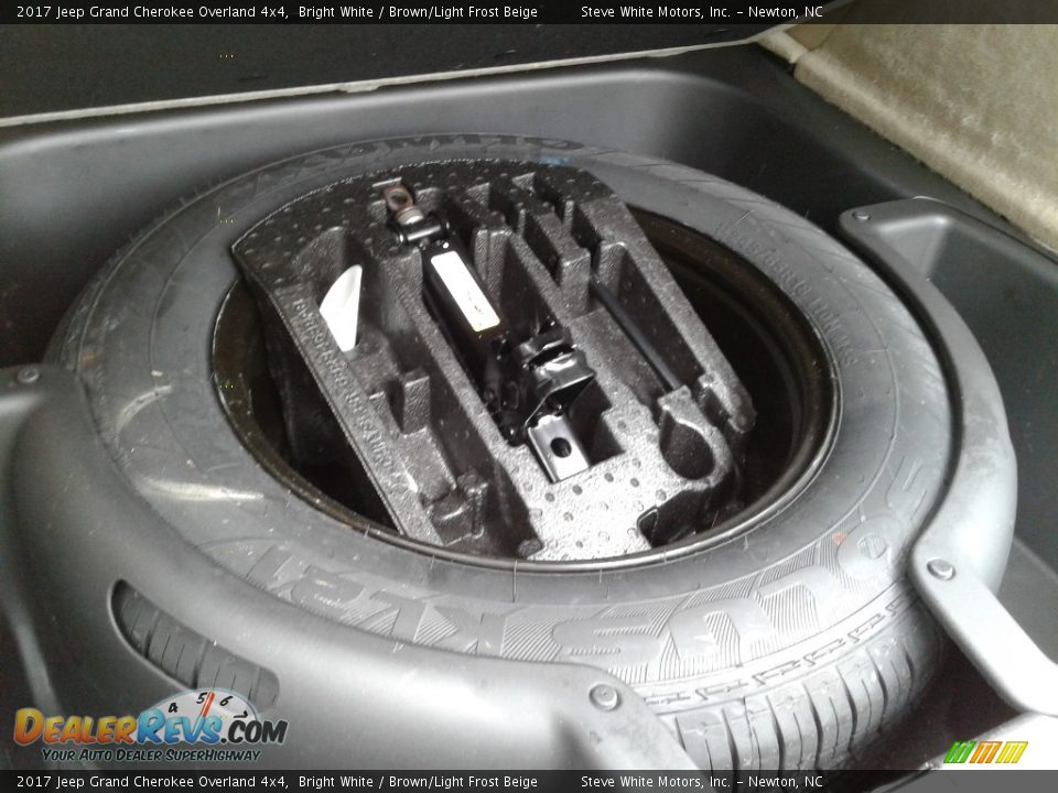 2017 Jeep Grand Cherokee Overland 4x4 Bright White / Brown/Light Frost Beige Photo #16