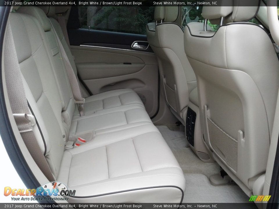 2017 Jeep Grand Cherokee Overland 4x4 Bright White / Brown/Light Frost Beige Photo #17