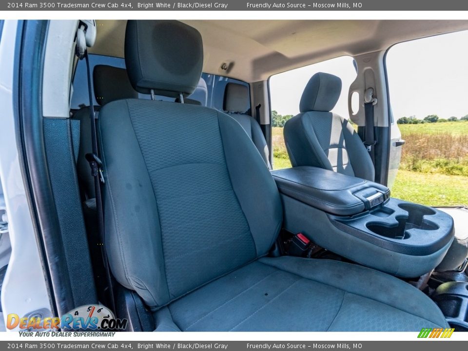 2014 Ram 3500 Tradesman Crew Cab 4x4 Bright White / Black/Diesel Gray Photo #9