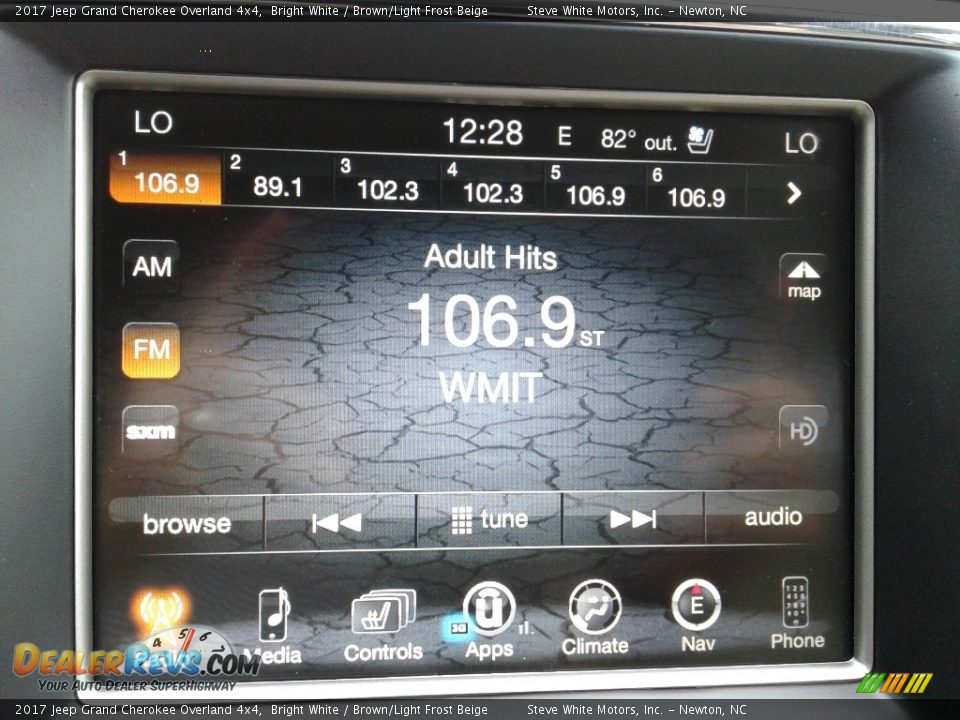 2017 Jeep Grand Cherokee Overland 4x4 Bright White / Brown/Light Frost Beige Photo #23