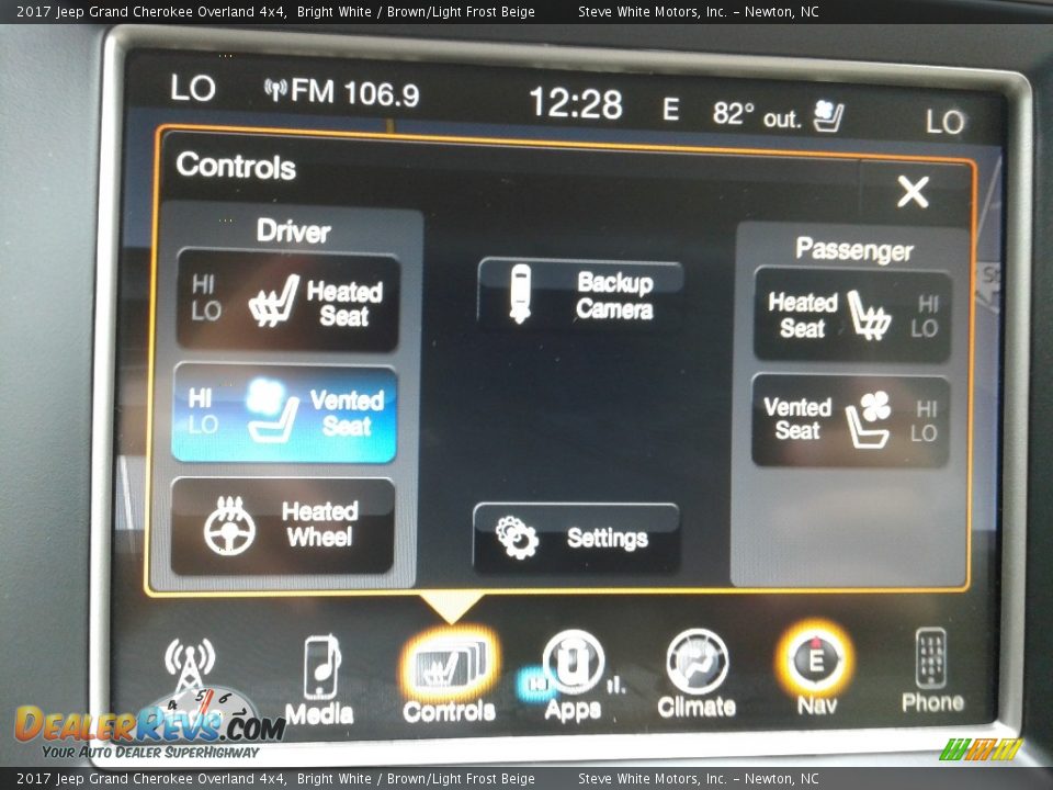 2017 Jeep Grand Cherokee Overland 4x4 Bright White / Brown/Light Frost Beige Photo #26