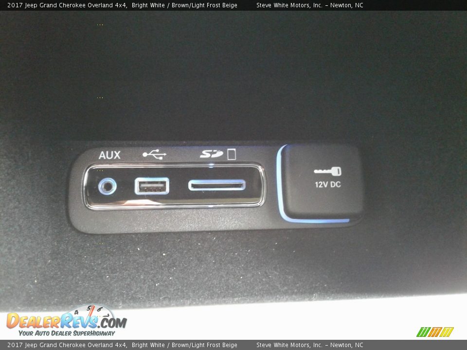 2017 Jeep Grand Cherokee Overland 4x4 Bright White / Brown/Light Frost Beige Photo #29
