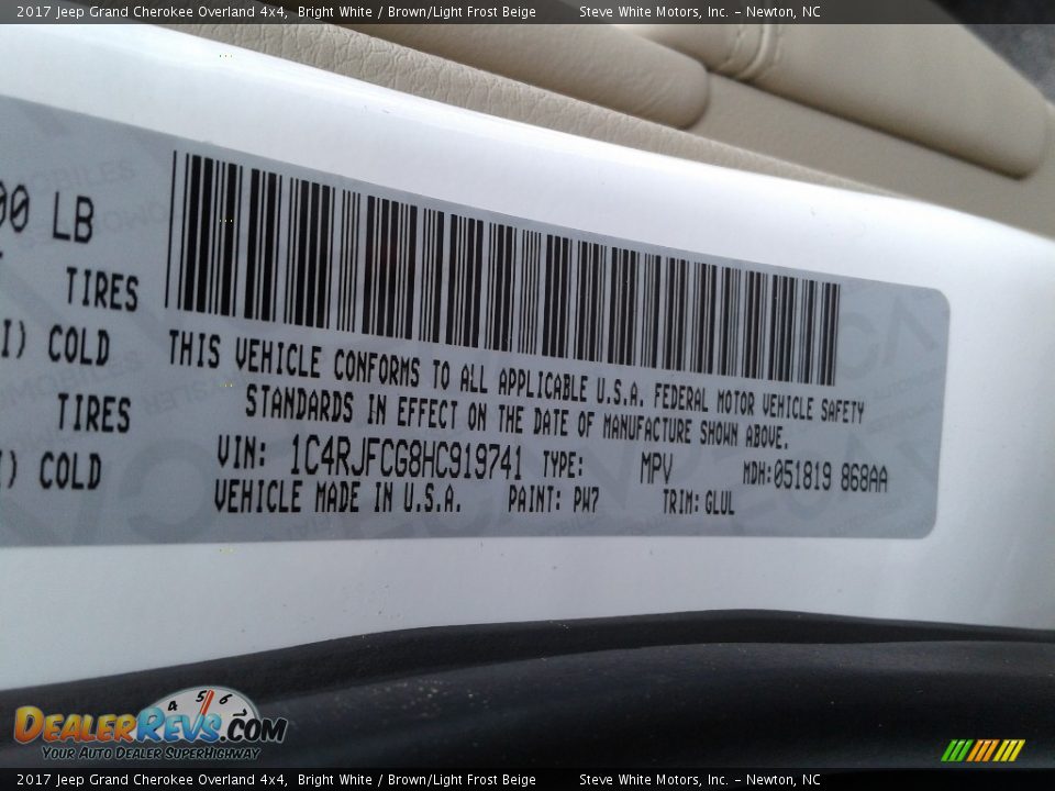 2017 Jeep Grand Cherokee Overland 4x4 Bright White / Brown/Light Frost Beige Photo #35