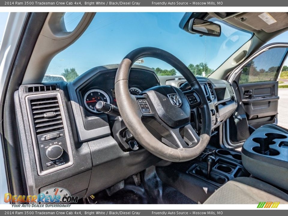 2014 Ram 3500 Tradesman Crew Cab 4x4 Bright White / Black/Diesel Gray Photo #26