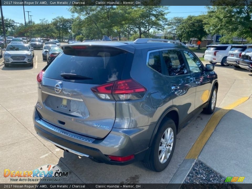 2017 Nissan Rogue SV AWD Gun Metallic / Charcoal Photo #2