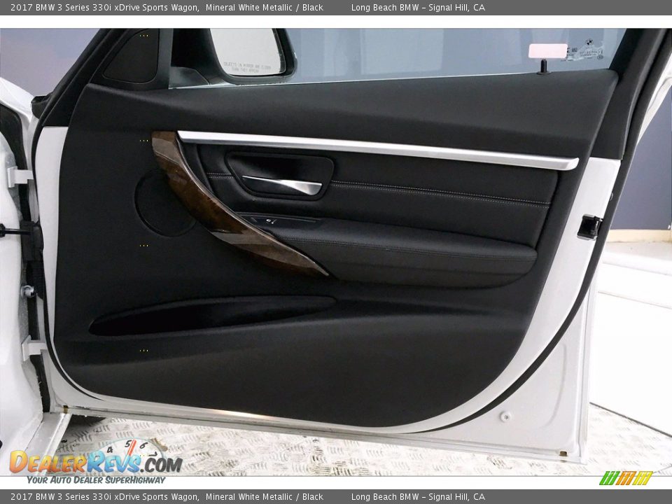 Door Panel of 2017 BMW 3 Series 330i xDrive Sports Wagon Photo #24