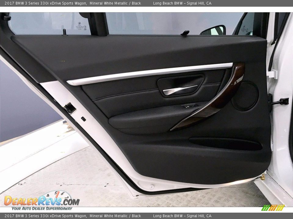 Door Panel of 2017 BMW 3 Series 330i xDrive Sports Wagon Photo #25