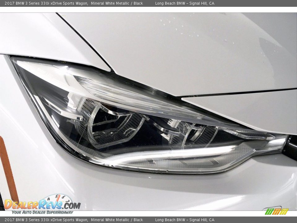 2017 BMW 3 Series 330i xDrive Sports Wagon Mineral White Metallic / Black Photo #26