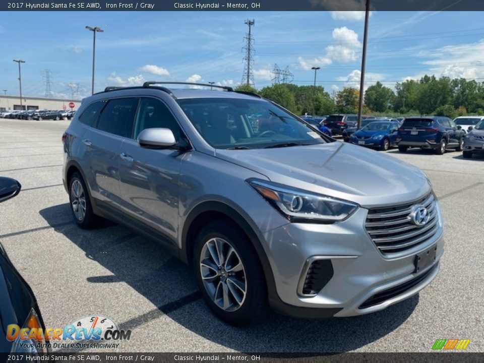 Front 3/4 View of 2017 Hyundai Santa Fe SE AWD Photo #1