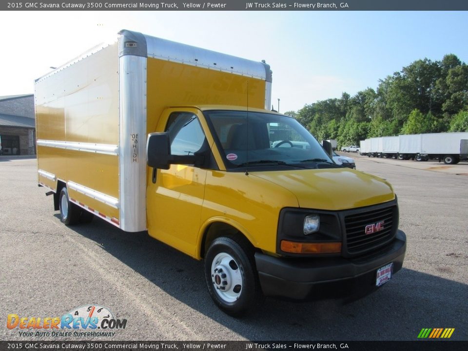Front 3/4 View of 2015 GMC Savana Cutaway 3500 Commercial Moving Truck Photo #7