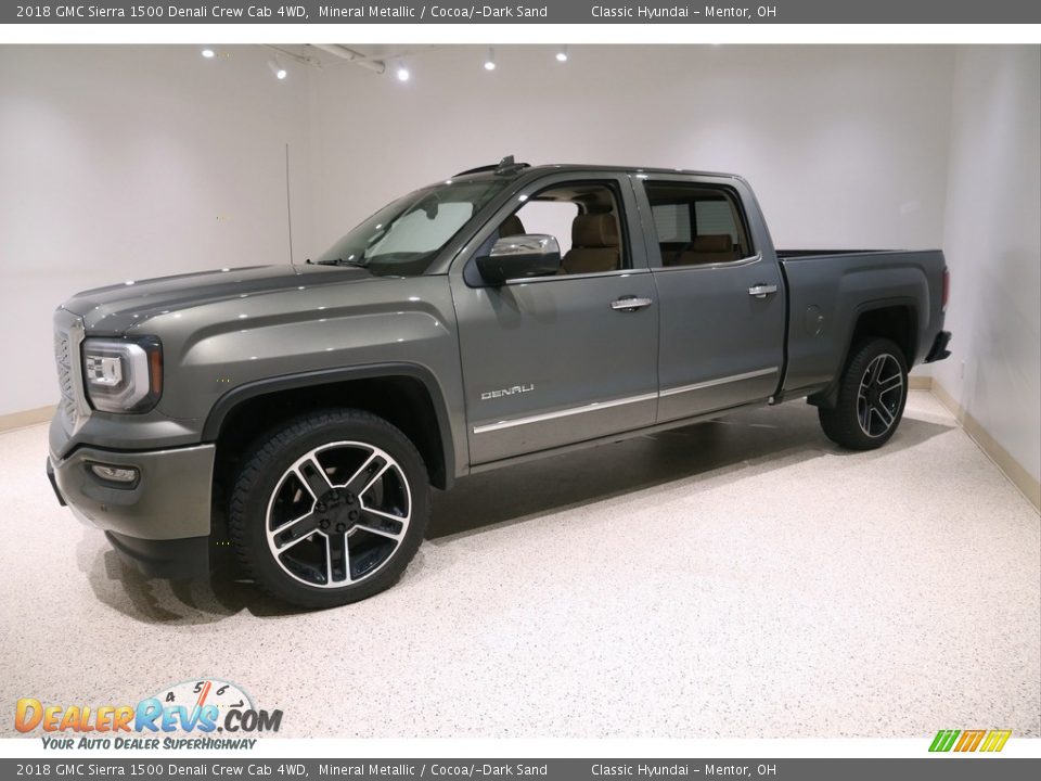 Front 3/4 View of 2018 GMC Sierra 1500 Denali Crew Cab 4WD Photo #3