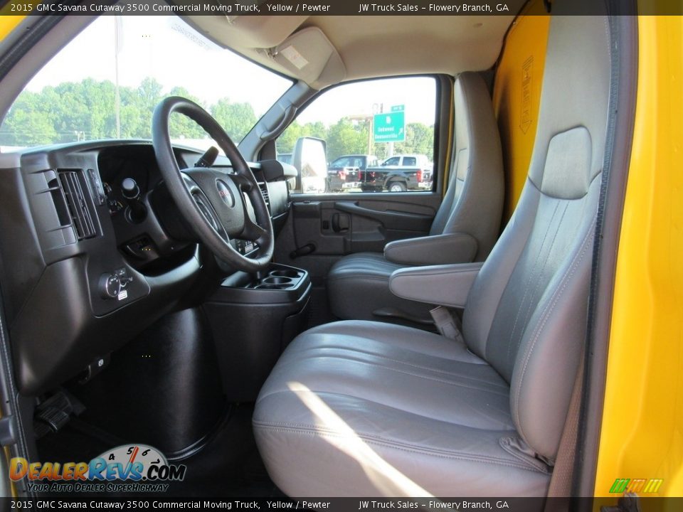 Front Seat of 2015 GMC Savana Cutaway 3500 Commercial Moving Truck Photo #19