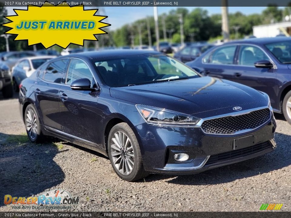 Front 3/4 View of 2017 Kia Cadenza Premium Photo #1