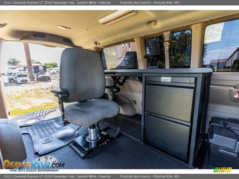 2011 Chevrolet Express LT 3500 Passenger Van Summit White / Neutral Photo #5