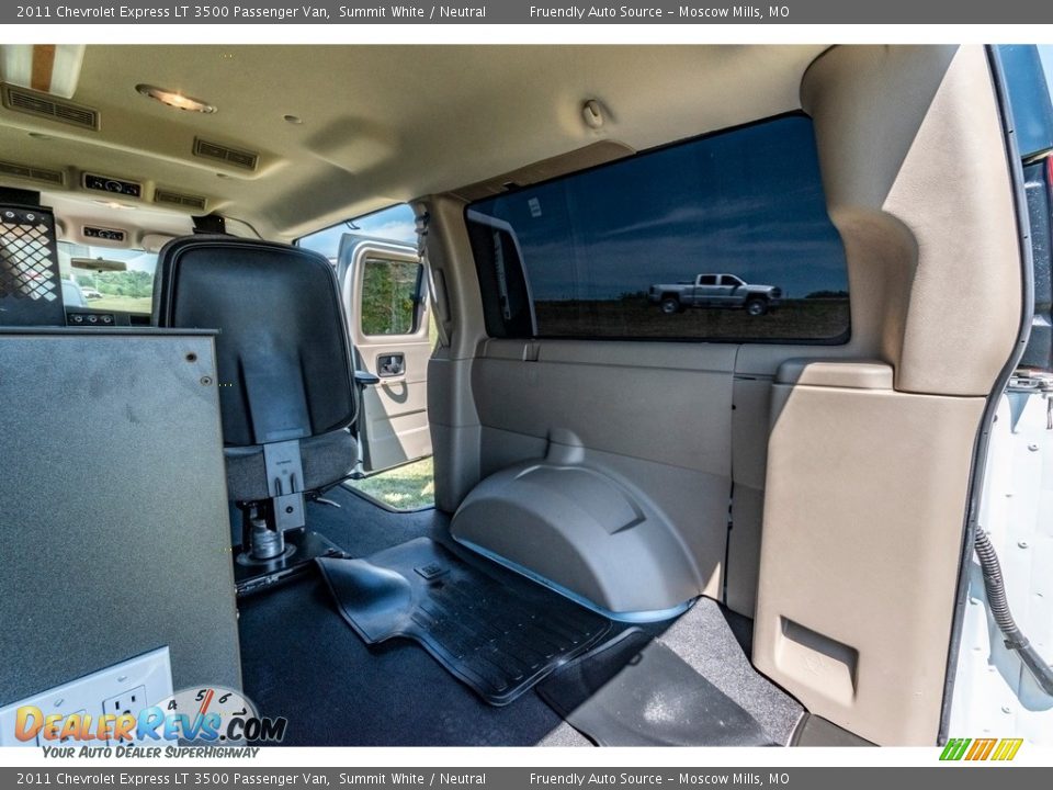2011 Chevrolet Express LT 3500 Passenger Van Summit White / Neutral Photo #8