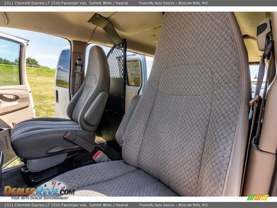 2011 Chevrolet Express LT 3500 Passenger Van Summit White / Neutral Photo #16