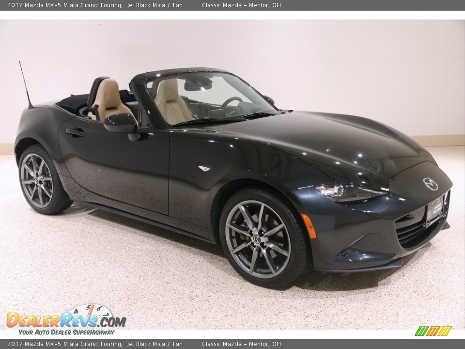 Front 3/4 View of 2017 Mazda MX-5 Miata Grand Touring Photo #1