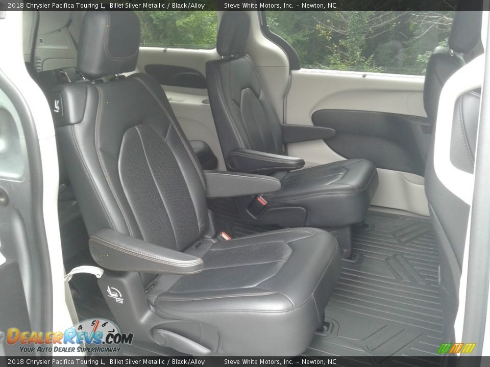 2018 Chrysler Pacifica Touring L Billet Silver Metallic / Black/Alloy Photo #16