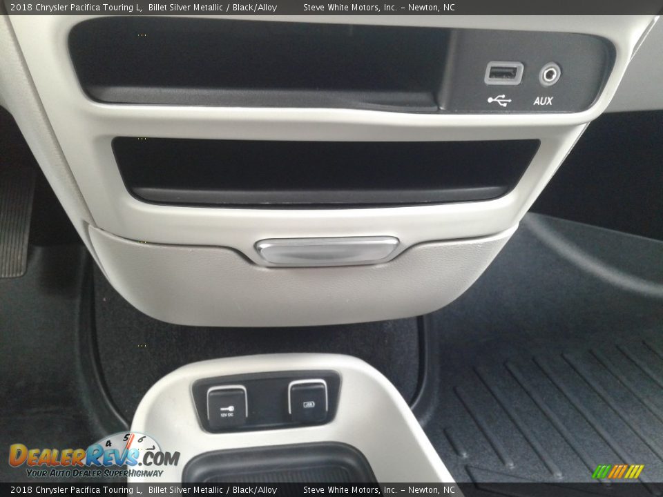 2018 Chrysler Pacifica Touring L Billet Silver Metallic / Black/Alloy Photo #26