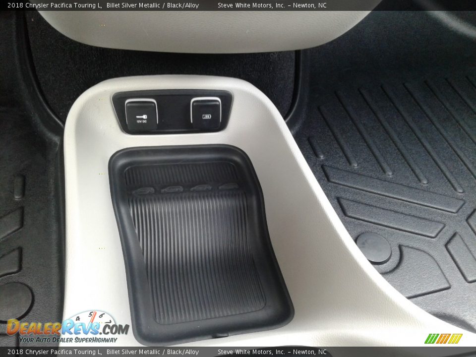 2018 Chrysler Pacifica Touring L Billet Silver Metallic / Black/Alloy Photo #28