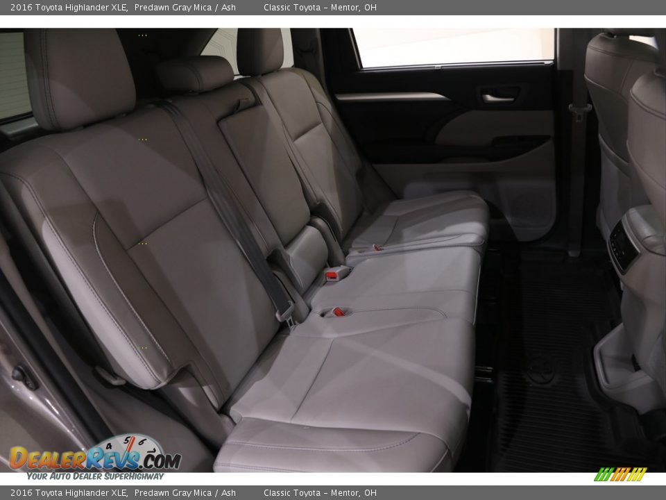 2016 Toyota Highlander XLE Predawn Gray Mica / Ash Photo #16