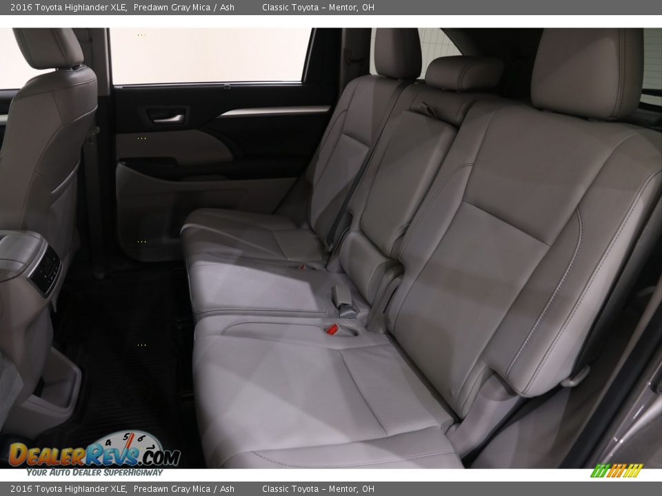 2016 Toyota Highlander XLE Predawn Gray Mica / Ash Photo #17
