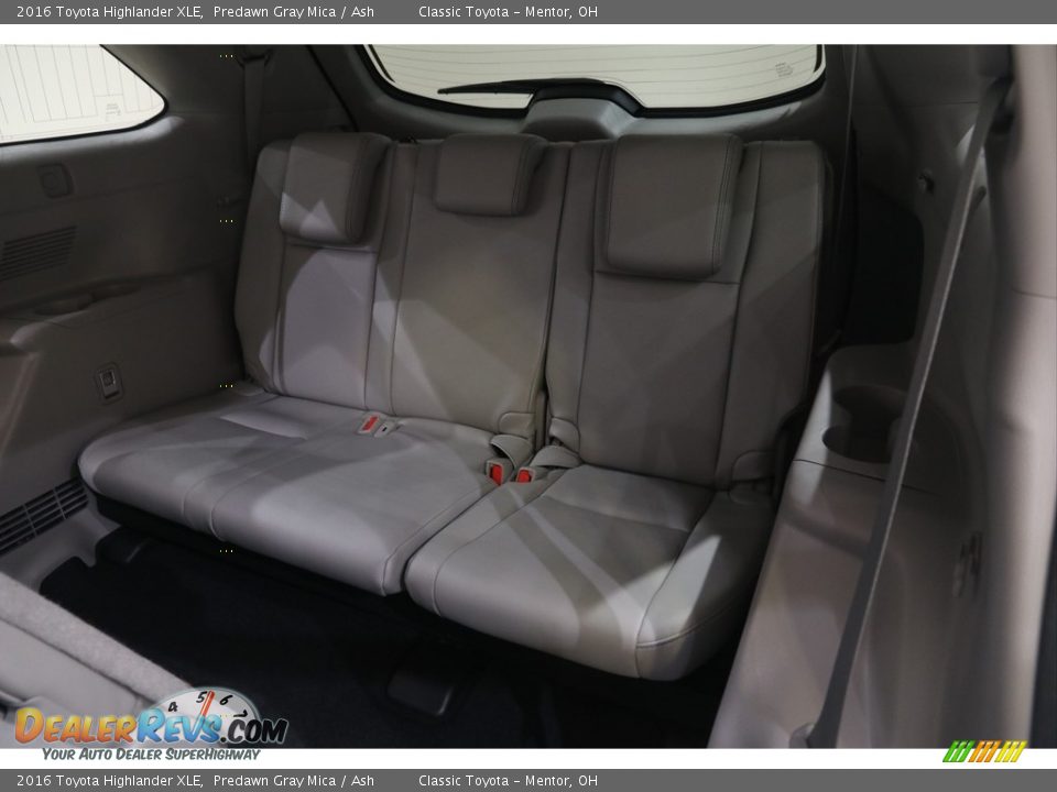 2016 Toyota Highlander XLE Predawn Gray Mica / Ash Photo #18