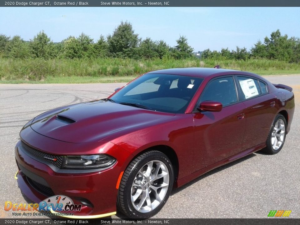 Front 3/4 View of 2020 Dodge Charger GT Photo #2