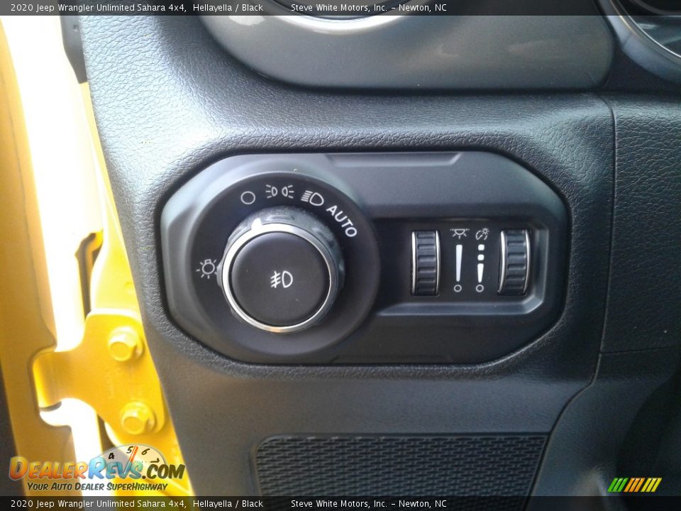 Controls of 2020 Jeep Wrangler Unlimited Sahara 4x4 Photo #16