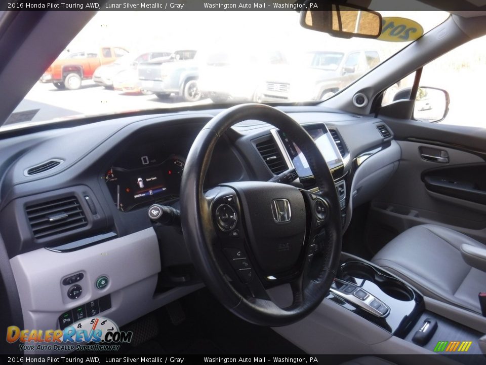 Dashboard of 2016 Honda Pilot Touring AWD Photo #16