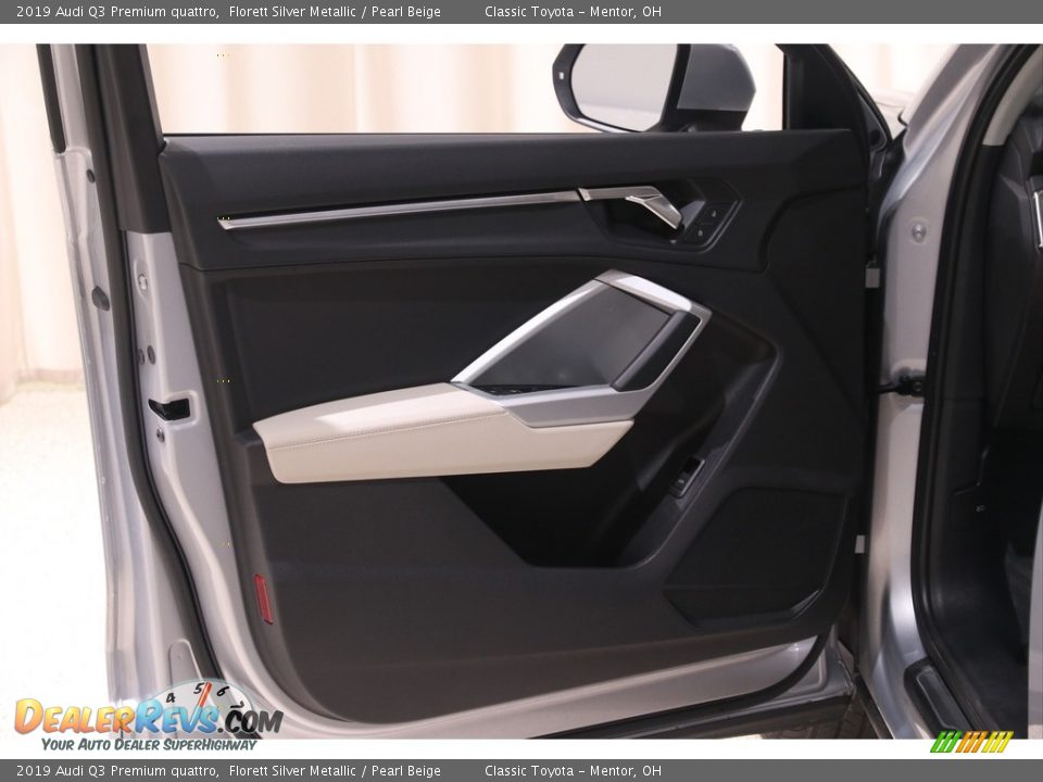 2019 Audi Q3 Premium quattro Florett Silver Metallic / Pearl Beige Photo #4