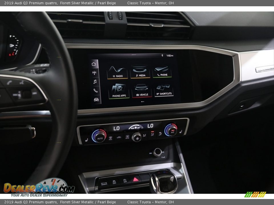 Controls of 2019 Audi Q3 Premium quattro Photo #9